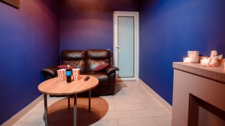 Кинозал для двоих с романтической атмосферой