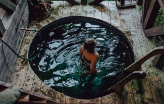 Відпочинок у дерев'яному котеджі в Карпатах