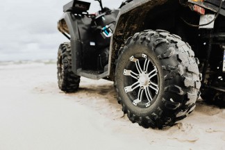 Езда на квадроцикле по бездорожью для влюбленных