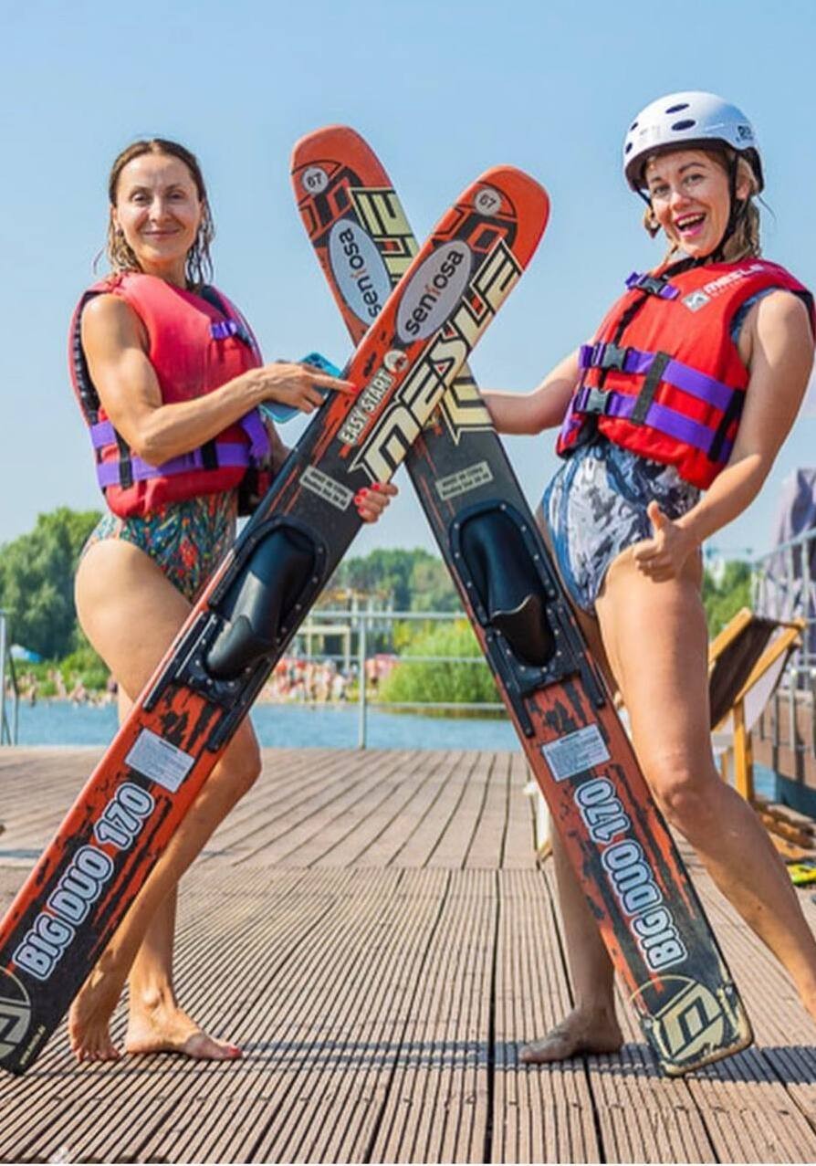 Водні лижі на кільцевій дорозі Sentosa у Дніпрі