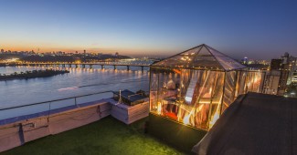 Романтичне побачення на даху у Києві