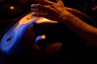 Игра на хангу и глюкофоне