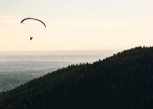 Захоплюючий політ на параплані у Львові