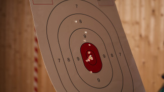 Стрельба из собственного оружия на полигоне возле Винницы