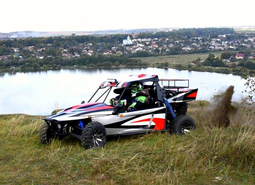 Баггі вдень і вночі