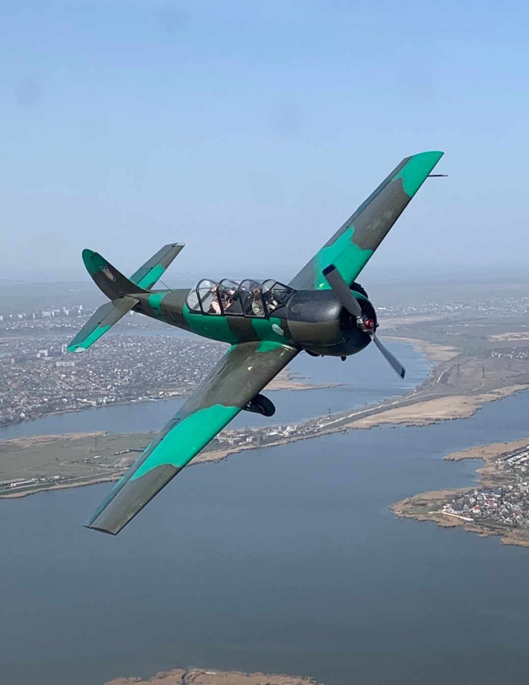 Высший пилотаж на самолете ЯК-52 в Николаеве