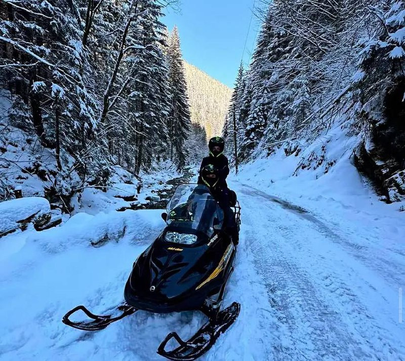 Їзда на снігоходах в Буковелі - фото 3