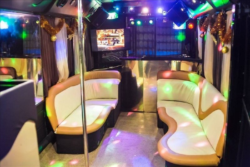 Вечірка в PartyBus у Києві - фото 5