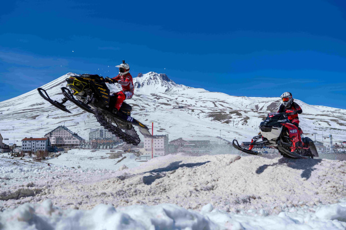Їзда на снігоходах в Буковелі