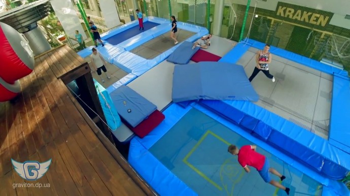 Стрибки на батуті, абонемент на 300 грн в Дніпрі