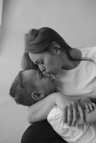 Семейная фотосессия в студии в Черкассах