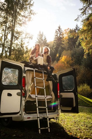 Відпочинок у будиночку на колесах для двох у Львові