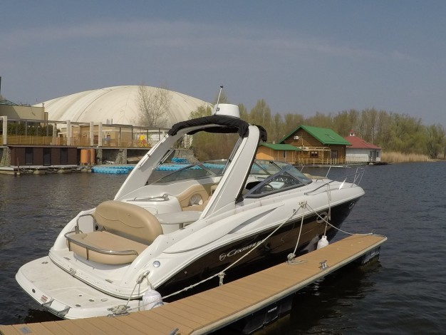 Прогулянки на катері Crownline по Дніпру