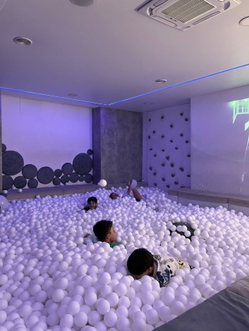 Кіноперегляд у сухому басейні у Вінниці