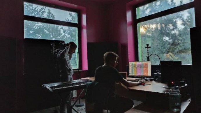 Запис пісні у студії у Харкові