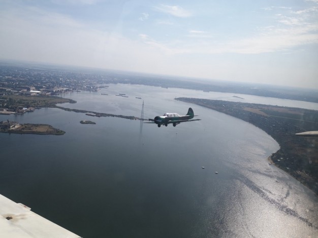 Высший пилотаж на самолете ЯК-52 в Николаеве