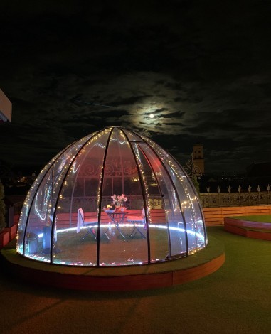 Побачення на даху під куполом