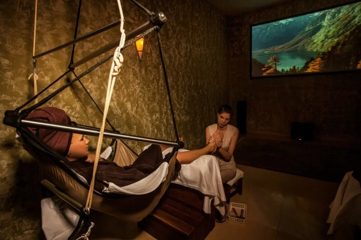 Тонізуючий масаж стоп в SPA-кінотеатрі, Цунамі в Дніпрі - фото 1