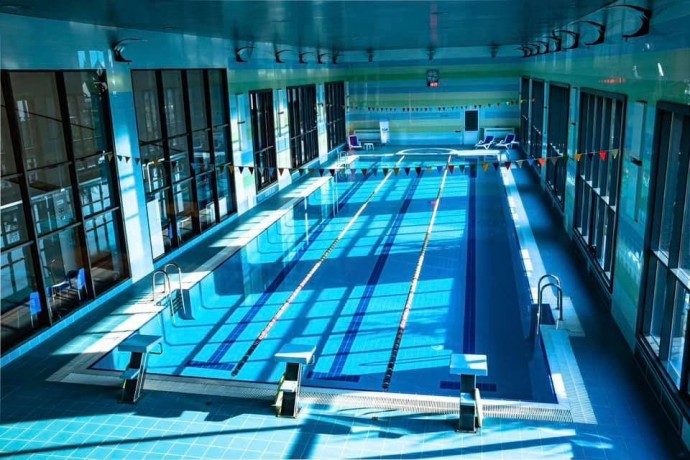 Індивідуальне заняття з плавання в басейні біля Києва