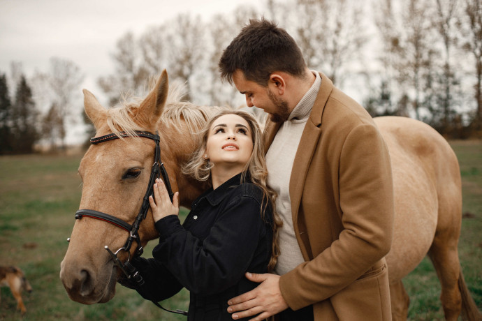 Кінна прогулянка + фотосесія для пари біля Івано-Франківська