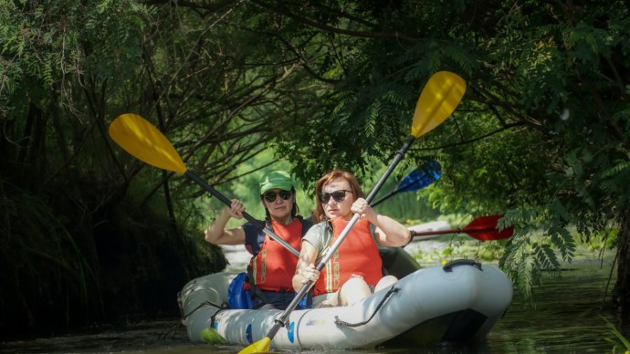 Сплав на байдарках річкою Десенка у Києві