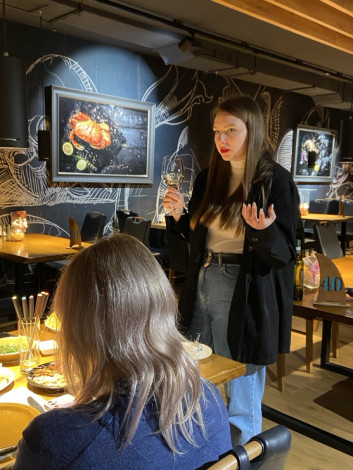 Дегустація сиру та вина для двох в Полтаві