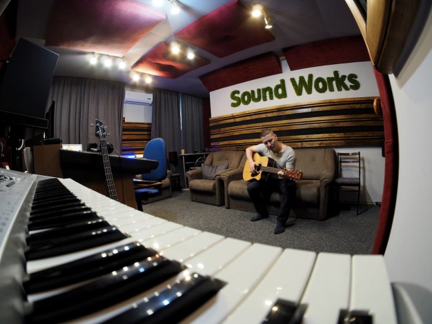 Запись песни в студии в Днепре