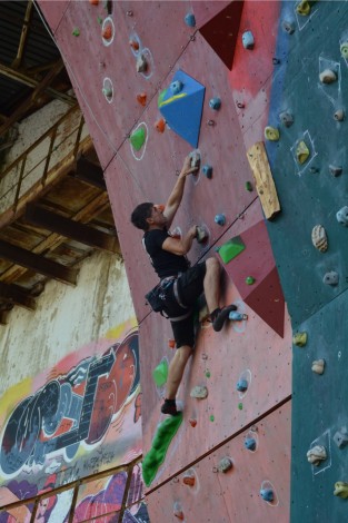 Заняття на скеледромі у Сумах