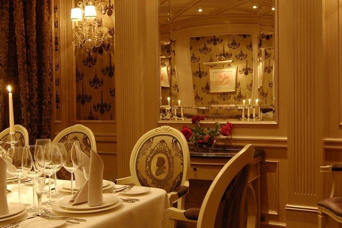 Романтична вечеря для двох з видом на панораму старого міста