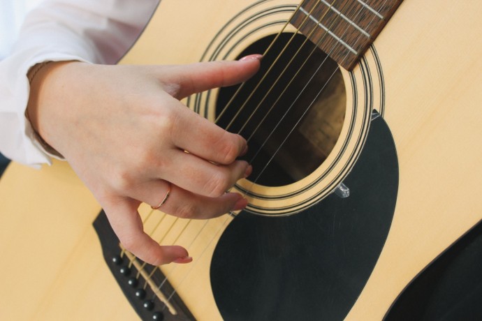 Индивидуальный урок игры на гитаре в Каменском