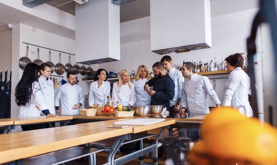 кулинарные мастер классы. кулинарный мастер-класс. кулинарный астер класс. фильм кухонный переполох. вечер кулинарии.