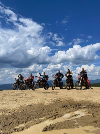 Їзда на ендуро-мотоциклі біля Івано-Франківська