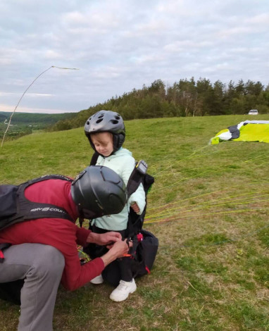 Політ на параплані для дітей біля Львова