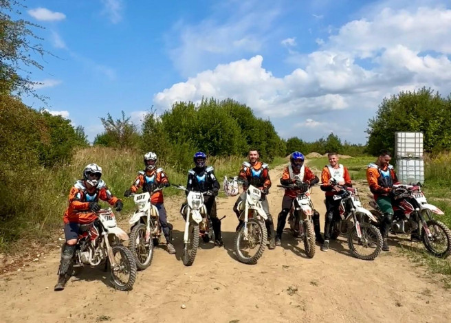 Прогулянка на пітбайках у Пустомитівському кар’єрі