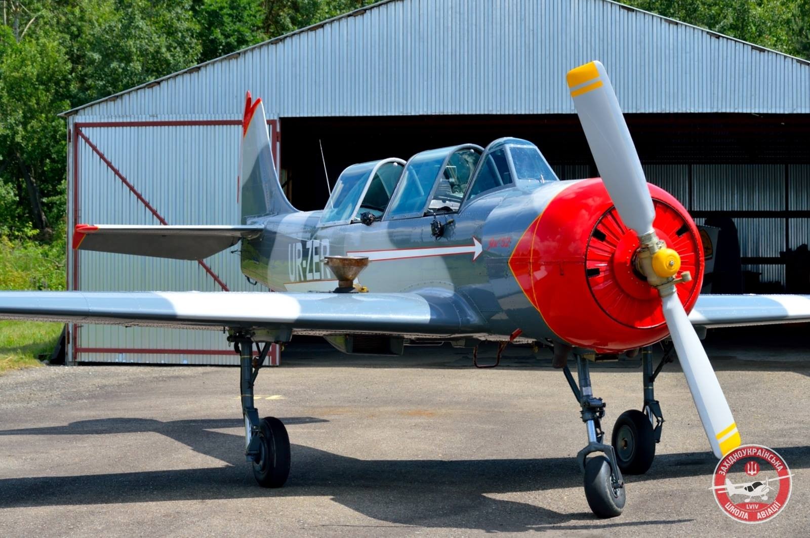 Аэродинамика як 52. Як-52м. Як-52 ra-1757g. Самолет як-52. Як 52 кабина.