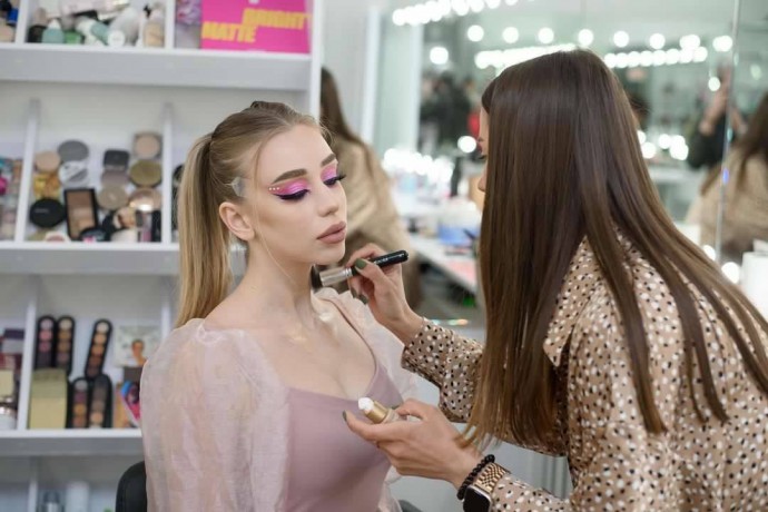Індивідуальний урок сам собі візажист у Миколаєві