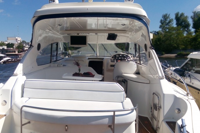 Прогулянка на VIP катері Bavaria в Дніпрі