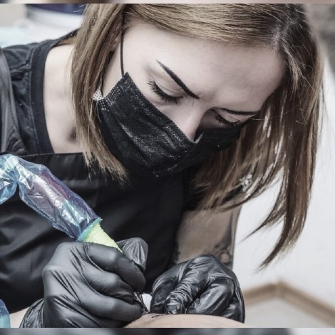 Татуировка в тату салоне в Днепре на подарок