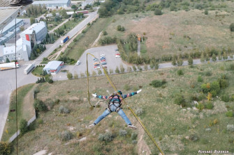 Прыжки с веревкой с трубы 126 метров в Запорожье с КАВА