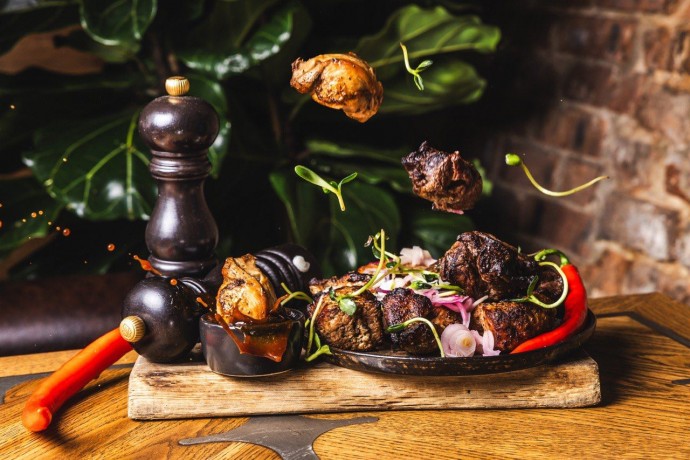 Вечеря для двох у Ресторації м’яса та справедливости у Львові