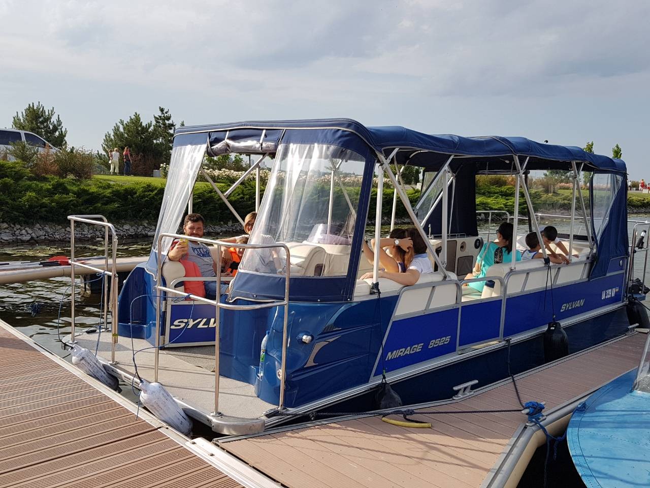 Прогулянка на катері-понтон 10 чол. в Дніпрі - фото 1