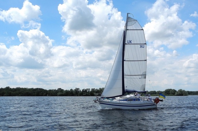 Прогулянка на яхті (до 6 людей на борт) в Запоріжжі